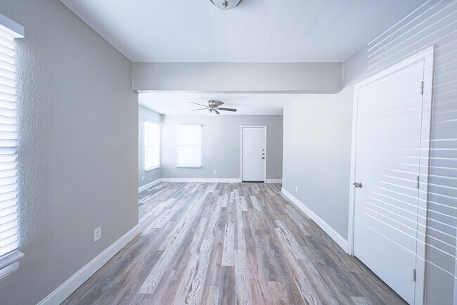223 SE 13th St unit 2, Grand Prairie, TX 75051 - photo 2