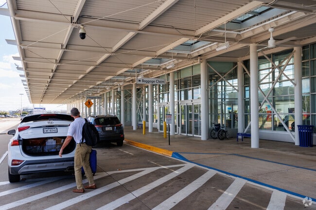 Travelers depart from Shreveport Regional Airport in Mooretown and Hollywood Heights.