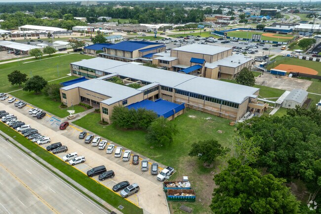 Vandebilt Catholic High School is a private Catholic school serving high school students.