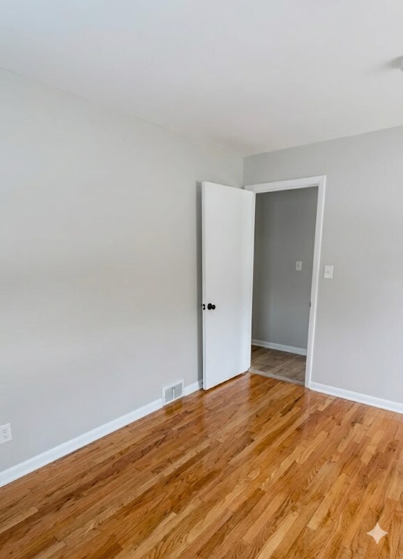 11205 Mccracken Rd unit Upper Unit, Cleveland, OH 44125 - photo 7