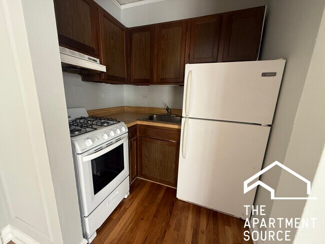 837 W Wolfram St unit 409, Chicago, IL 60657 - photo 2