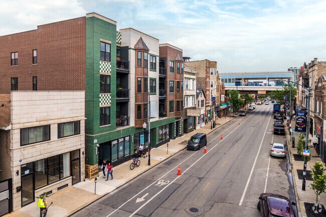 Heart of Chicago features the very popular 18th Street district.