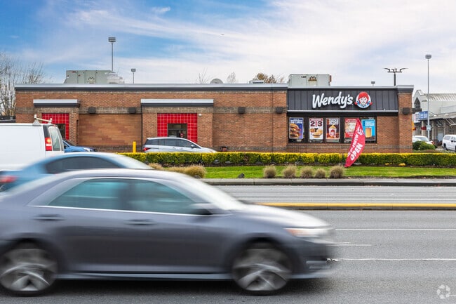 Smokey Point’s retail district includes several fast-food chains for quick dining.