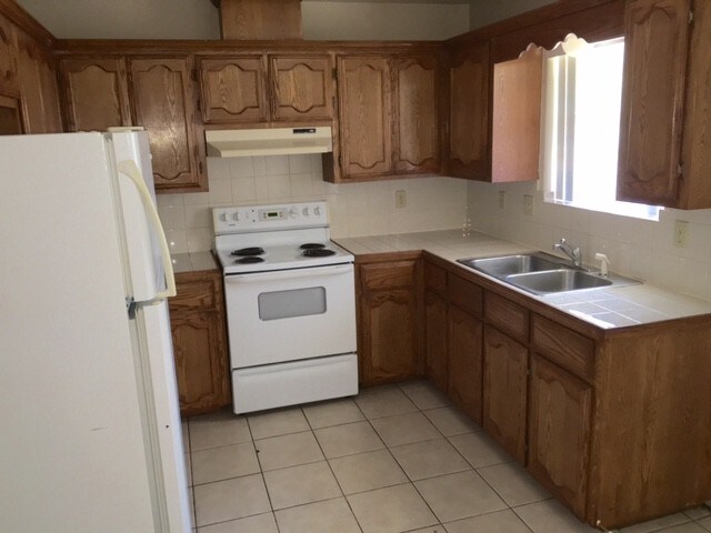 1307 N Sal St unit 2, Edinburg, TX 78541 - photo 6