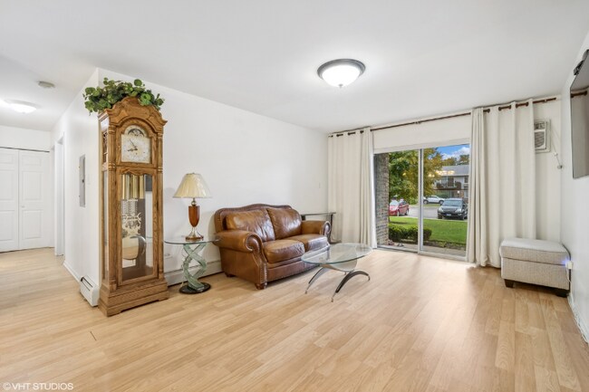 931 Jonathan Ct unit 107, Prospect Heights, IL 60070 - photo 2