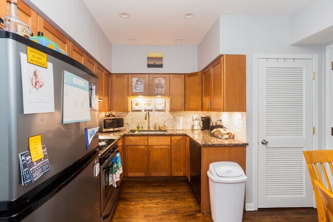 3712 N Sheffield Ave unit 407, Chicago, IL 60613 - photo 3