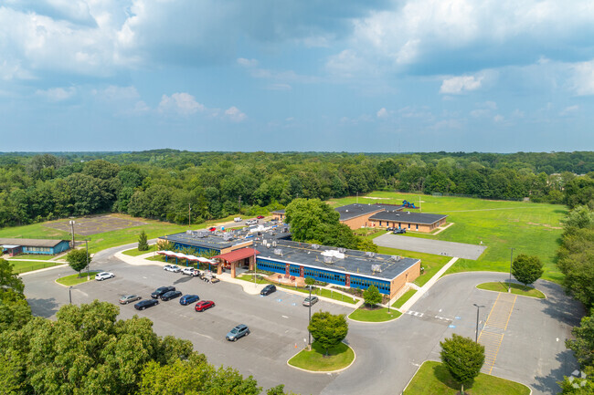 Cherry Street Elementary School has a student teacher ratio of 12 to 1.