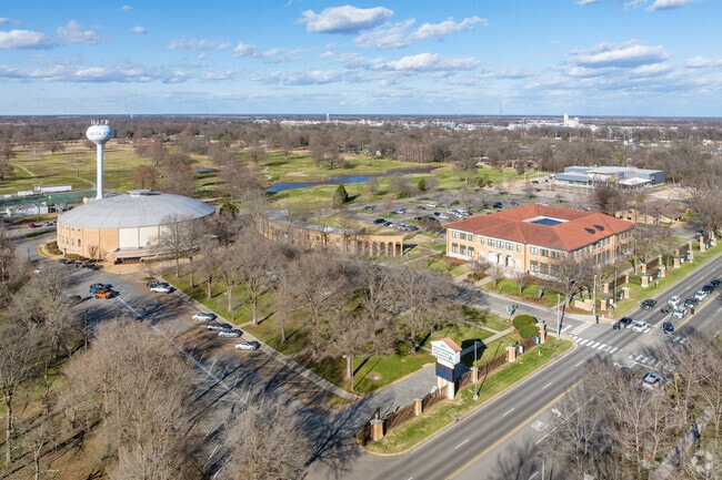 Delta State University offers several different recreation opportunities, including a fitness trail, tennis courts, and a golf course.