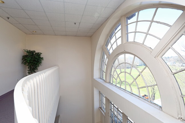 Woodrow Wilson Apartments, Middletown, CT 06457 - photo 4