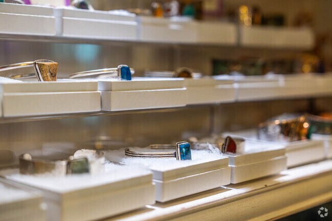 Uxbridge has shops with handcrafted jewelry and crafts.