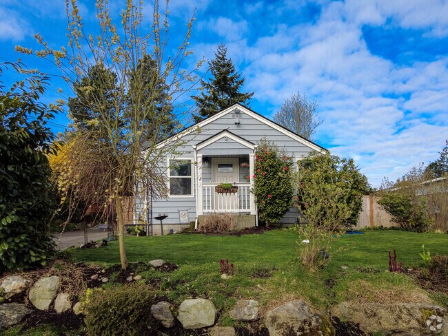 Bungalows are popular and found very close to the waterfront in Southern Heights.