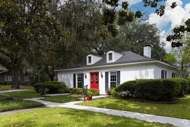 Simple Traditional homes in Ardmore-Gould Estates-Olin Heights boast colorful accents.