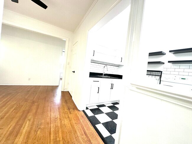 1108 S Detroit Ave Michael unit 3rd floor 1C, Tulsa, OK 74120 - photo 5