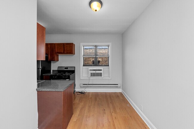 3720 N Pine Grove Ave unit 3720-W3, Chicago, IL 60613 - photo 6