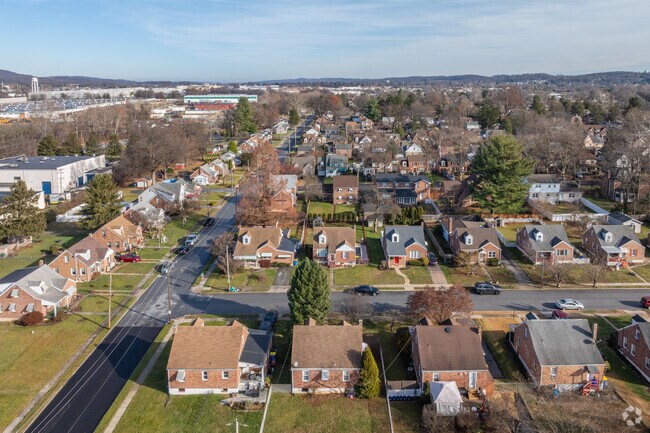Stonybrook-Wilshire has a variety of homes dating back to the post World War II era.