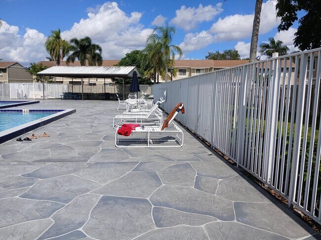 11174 NW 36th St, Sunrise, FL 33351 - photo 4