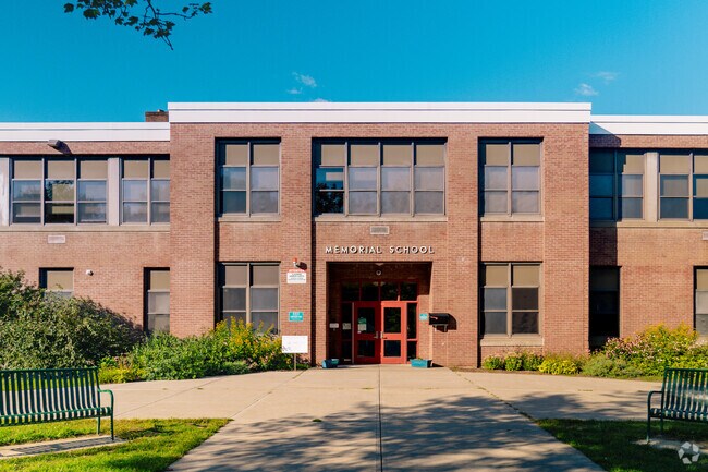 Hartford Memorial Middle School offers grades 6-8.