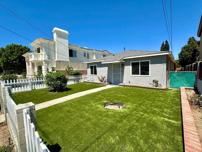 2221 Bataan Rd unit A, Redondo Beach, CA 90278 - photo 3