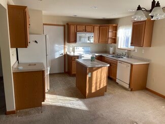 508 3rd St, Charles City, IA 50616