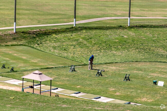 East Point's College Park Golf Course has driving ranges and early morning tee times.