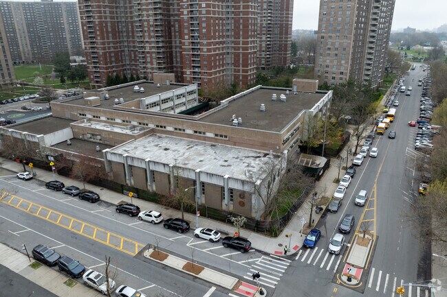 Equality Charter School focuses on building leaders and transforming through education.