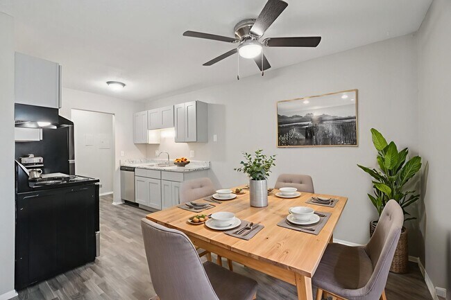 Rochester Square, Rochester, MI 48307 - photo 5