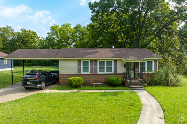 Ranch-style homes are a beautiful part of the Thomas community.