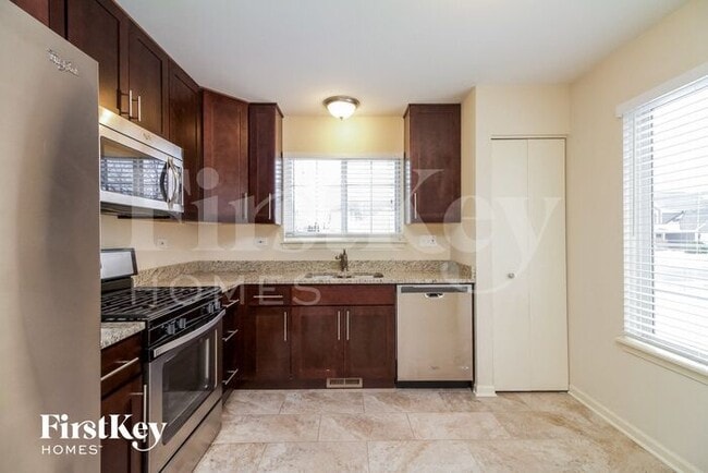 3023 Impressions Dr, Lake In the Hills, IL 60156 - photo 5