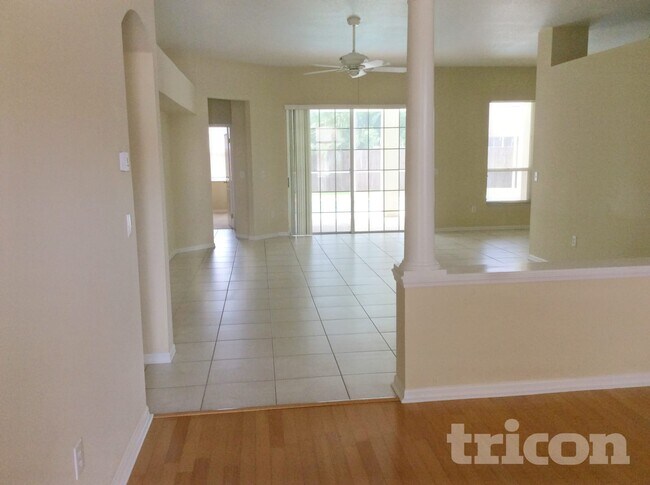 28634 Hanging Moss Loop, Wesley Chapel, FL 33543 - photo 7
