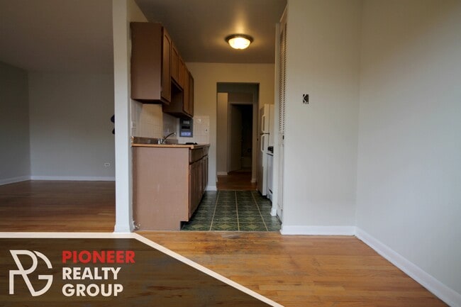 502 W Briar Place unit 510-505, Chicago, IL 60657 - photo 7