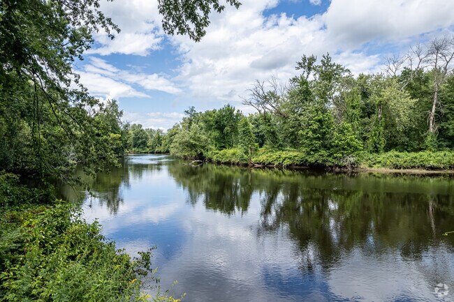 Tariffville Park has several places to launch a boat or kayak into the Farmington River.