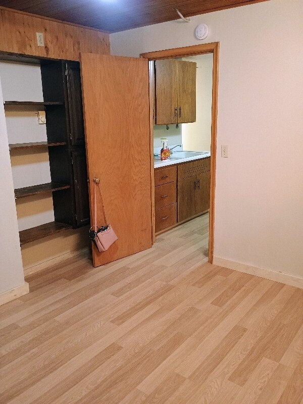 1325 9th St S unit 1325 9th St S Apt 8, Virginia, MN 55792 - photo 3