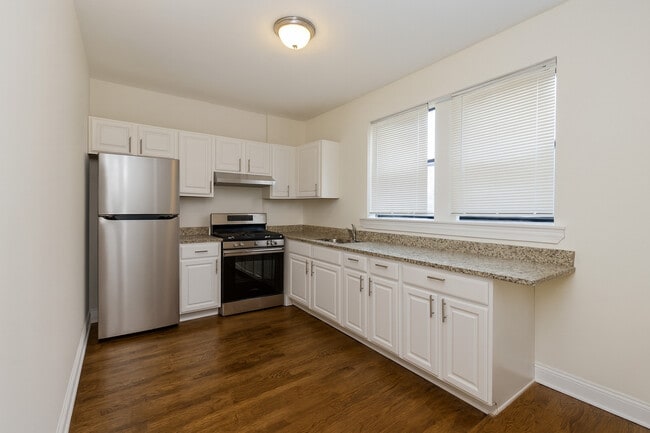 7640 S Stewart Ave, Chicago, IL 60620 - photo 2