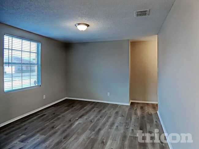 2904 Crimson Clover Dr, Lancaster, TX 75134 - photo 2