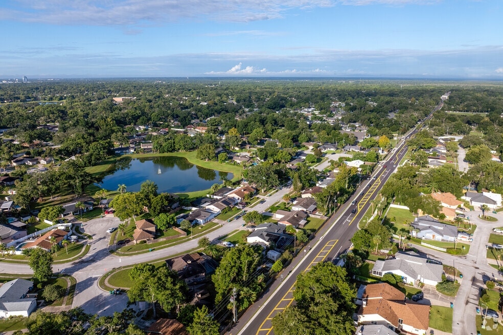 About Longwood Lakes | Schools, Demographics, Things to Do - Homes.com