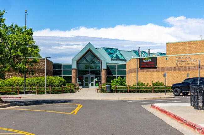 Dakota Valley Elementary is a highly rated public school in Aurora with a score of A- on Niche.