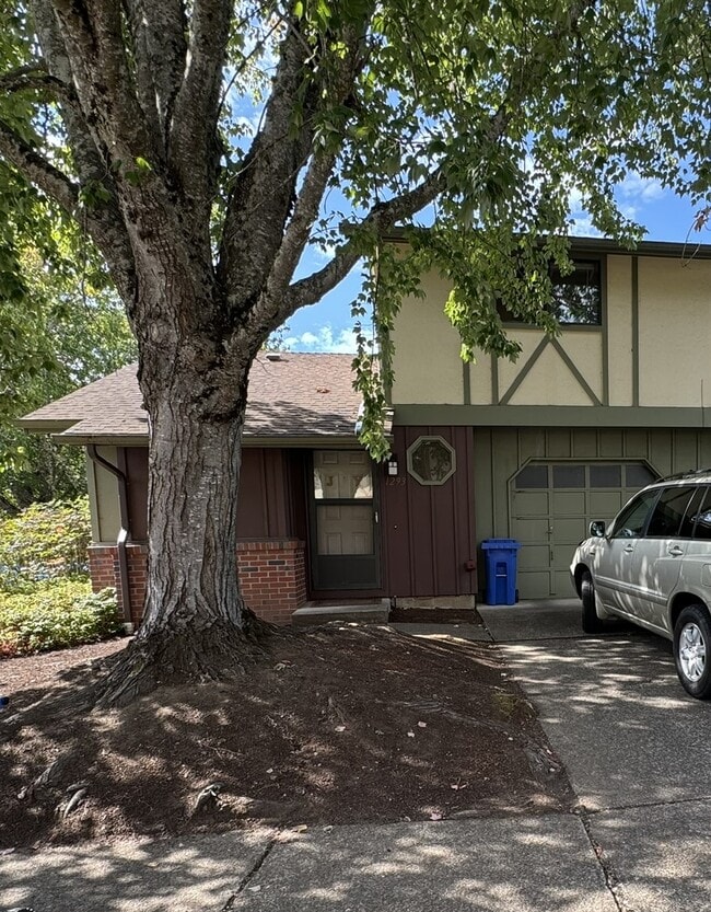 1293 City View St, Eugene, OR 97402
