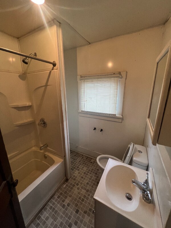 711 2nd St, Moundsville, WV 26041 - photo 2