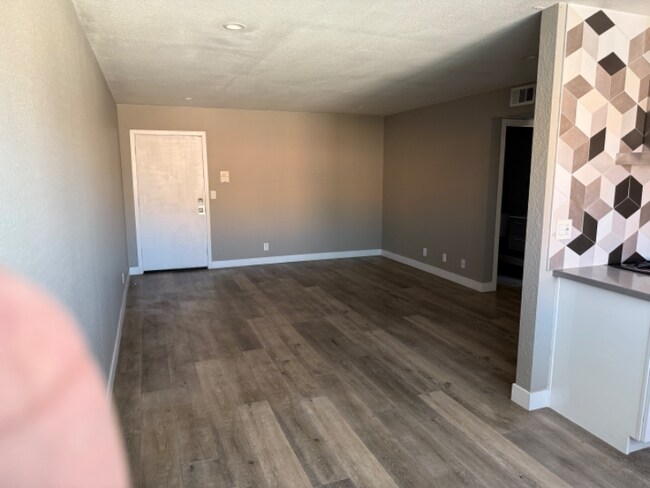 11040 Hesby St unit 102, North Hollywood, CA 91601 - photo 2