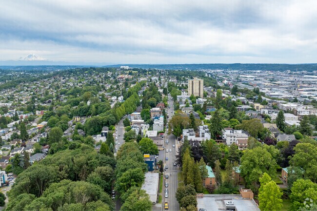 North Beacon Hill is appropriately named after the hill that the neighborhood settles on.