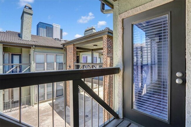 807 W 25th St unit 211, Austin, TX 78705 - photo 2