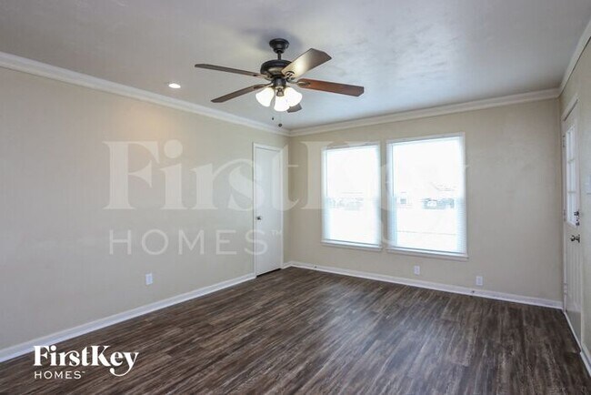 816 Russell Ln, Bedford, TX 76022 - photo 6