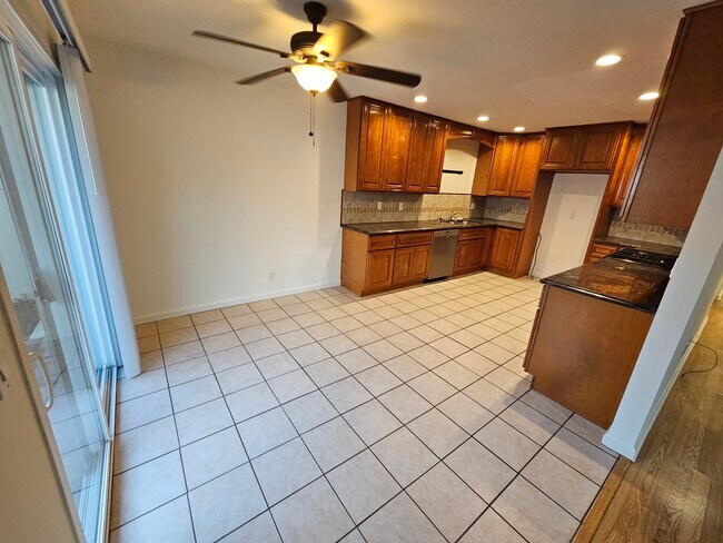 7632 Amazon Dr unit 1, Huntington Beach, CA 92647 - photo 5