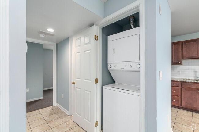 2BR, 1BA - 686SF - Laundry