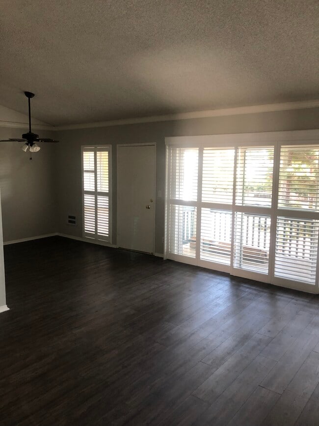 631 S Prospect Ave unit 203, Redondo Beach, CA 90277 - photo 3