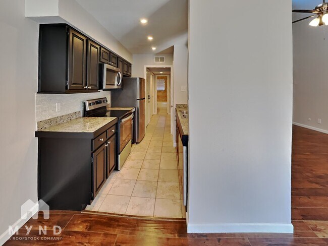 7525 Holly Hill Dr unit 64, Dallas, TX 75231 - photo 3