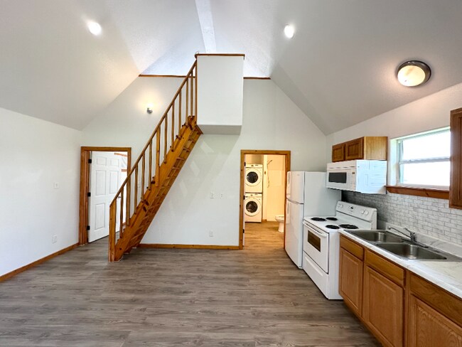 403 Free Timber Ln unit 108, Stockdale, TX 78160 - photo 2