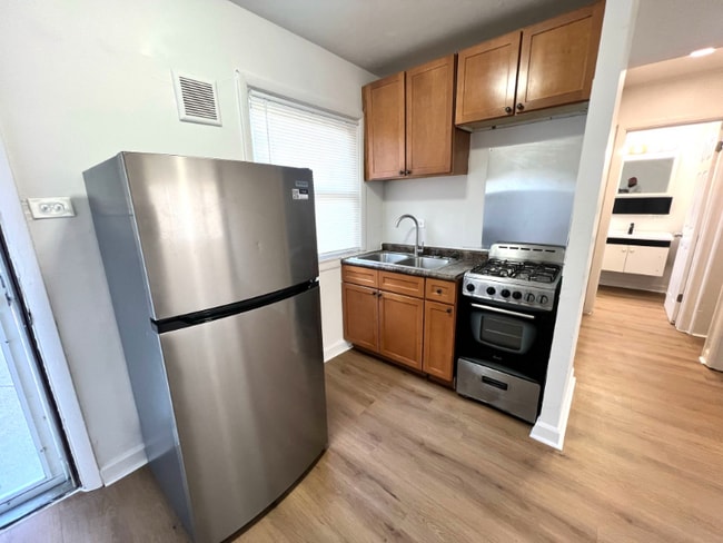 9136 S Anthony Ave, Chicago, IL 60617 - photo 7