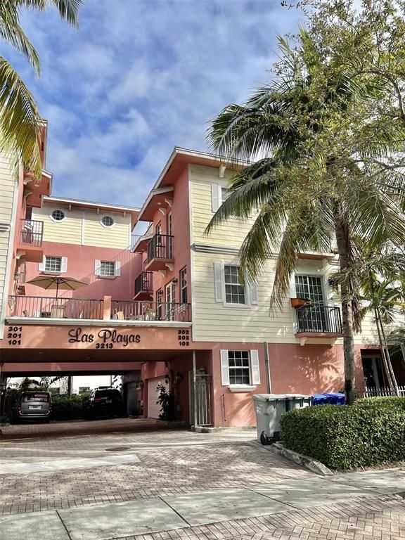 3213 NE 5th St, Pompano Beach, FL 33062