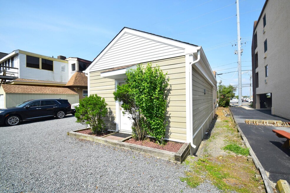 7702 Coastal Hwy unit Efficiency, Ocean City, MD 21842 - photo 1
